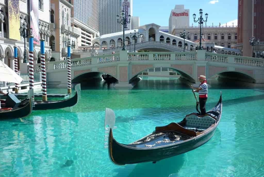Crazy things to Do in Las Vegas for Couples
